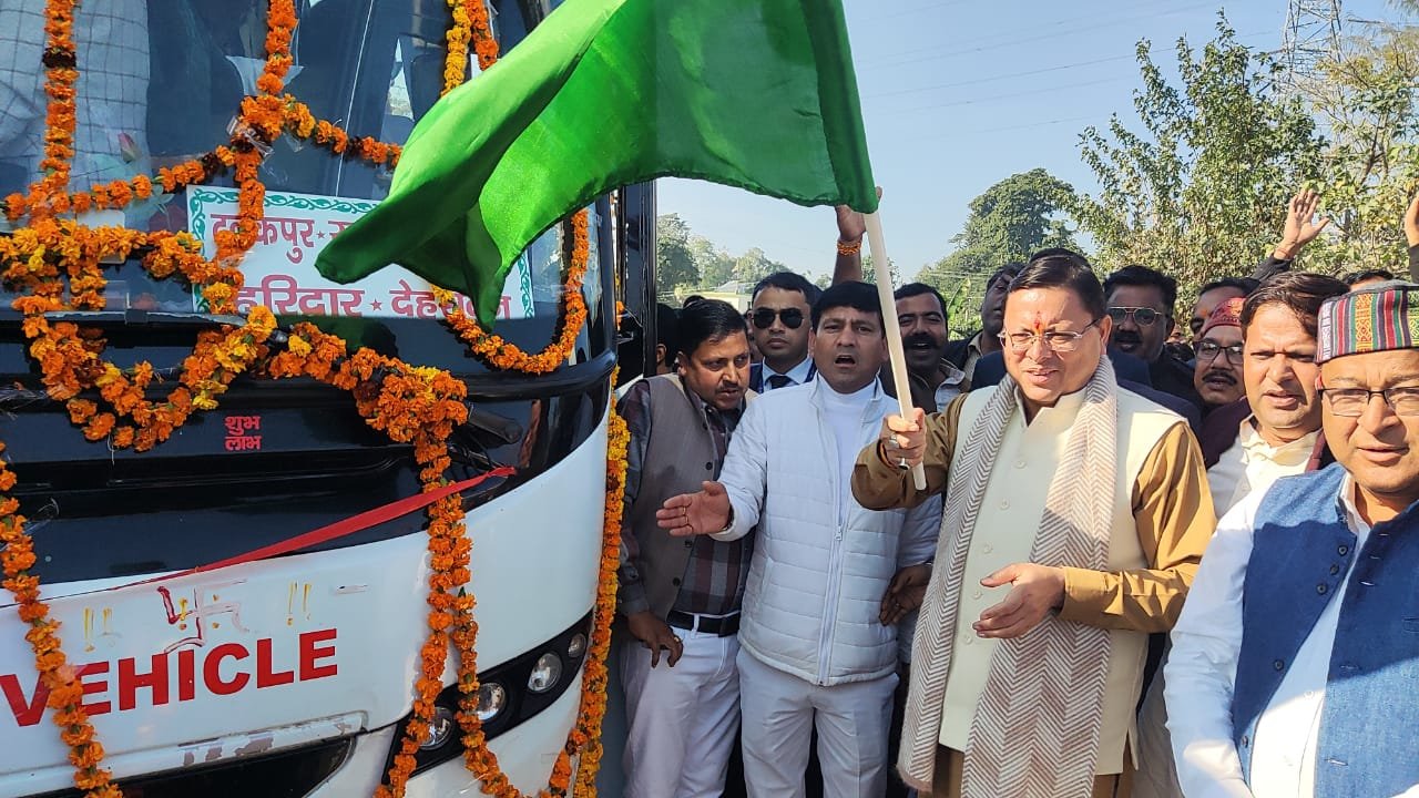 सीएम धामी ने टनकपुर से देहरादून के लिए वोल्वो बस सेवा का किया शुभारम्भ